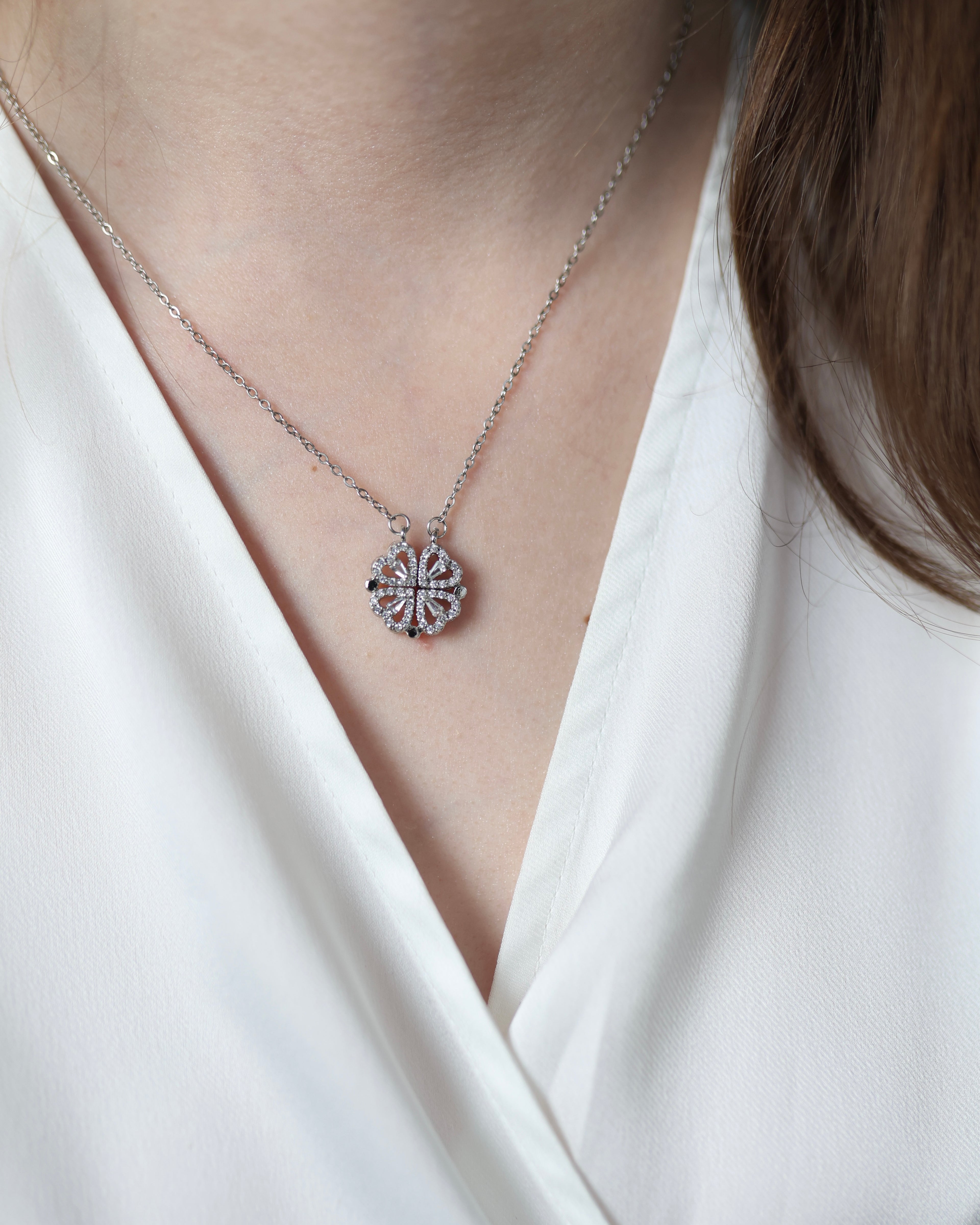 Silberne Kleeblatt-Kristallkette – Zeitloser Vierblättchen-Anhänger