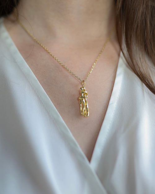 Embrace Halskette – Ein Symbol für Liebe und Verbundenheit